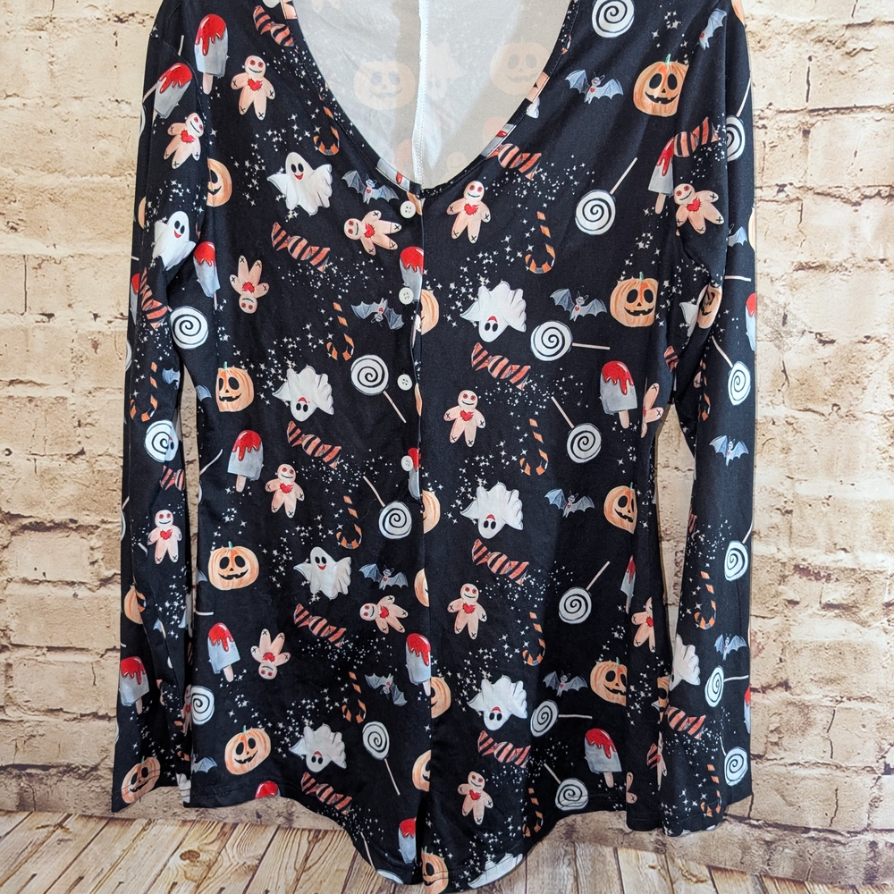 ♥️women's Halloween print button-front long-sleeve romper.